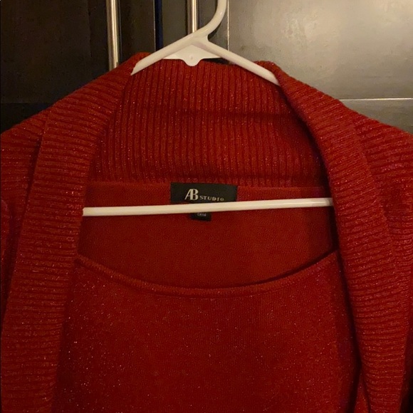 Red woman’s light sweater - Picture 2 of 3